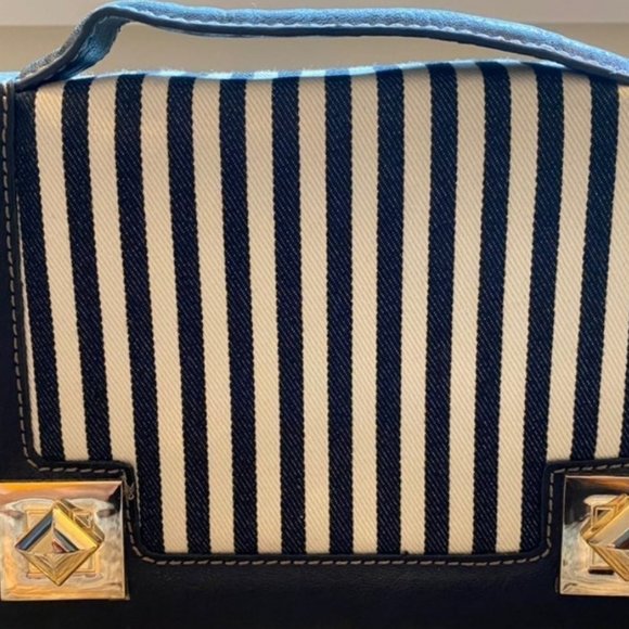 Jessica Simpson crossbody purse - Picture 1 of 5